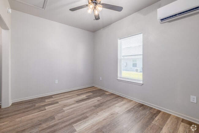 1BR, 1 BA - 420SF - Bedroom