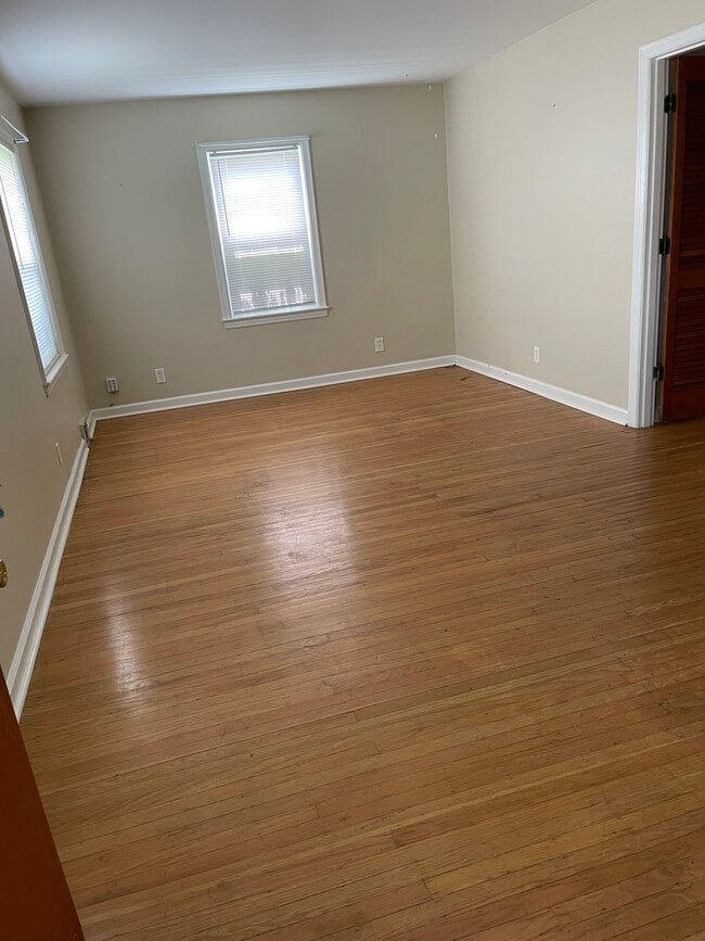 Building Photo - 2609 Taylorsville Rd Unit Apt. 1