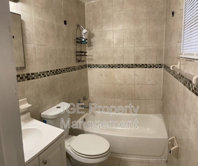 Photo - 2701 NW 12th Ct Unit Apt 1