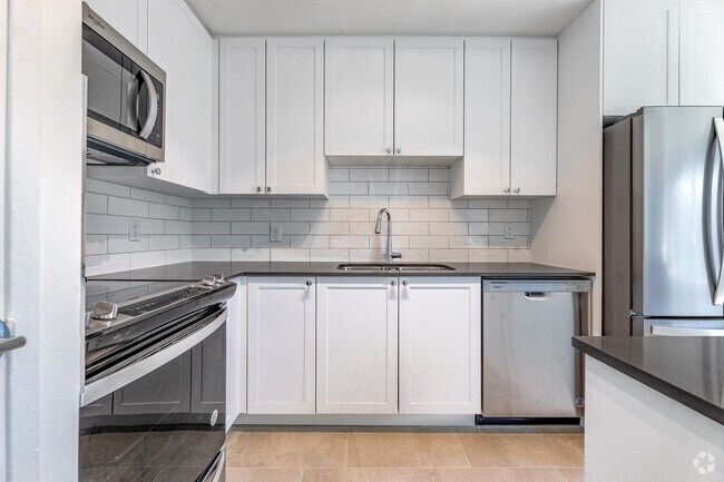 2BR, 1BA - 893SF - Kitchen - 1301 Dundas