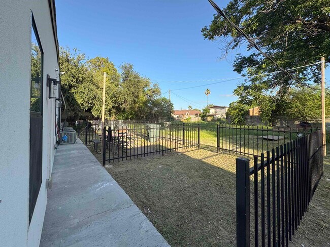 Photo - 1613 Lafayette St Unidad E