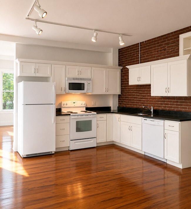 Granite kitchen - Lincoln Real Estate-Undergrad/Grad Housing
