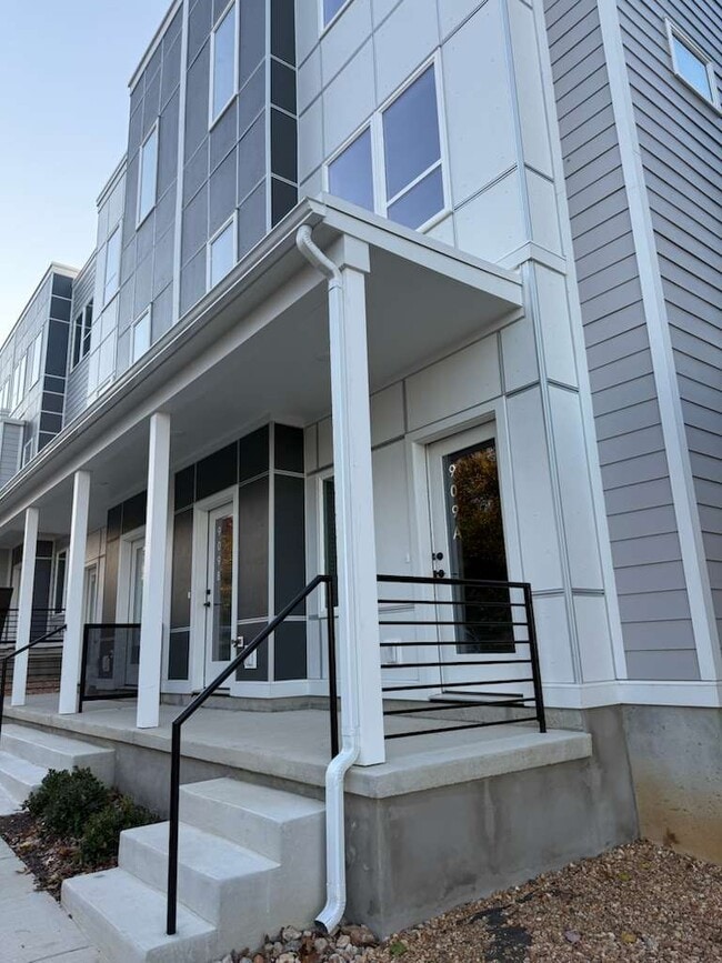 Photo - 909 Bainbridge St Unit A