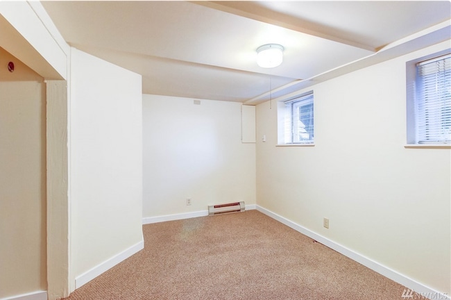 Bedroom - 622 NE Banner Pl Unit Lower