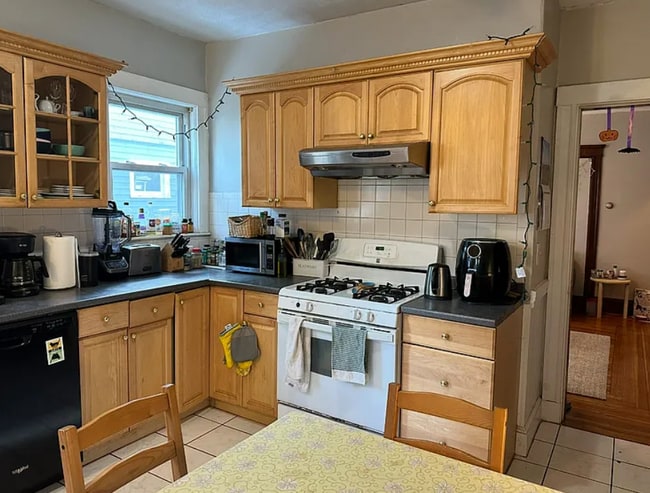 Photo - 183 College Ave Apartments Unit 1