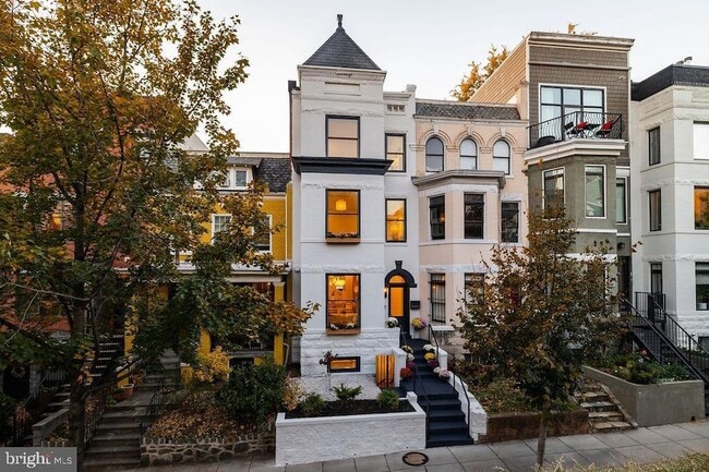 Building Photo - 2460 Ontario Rd NW