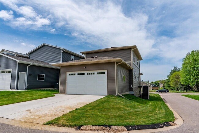 Photo - 4119 Redtail Pass