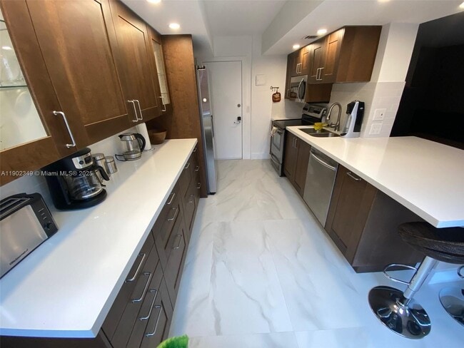 Photo - 3161 S Ocean Dr Unidad 1210