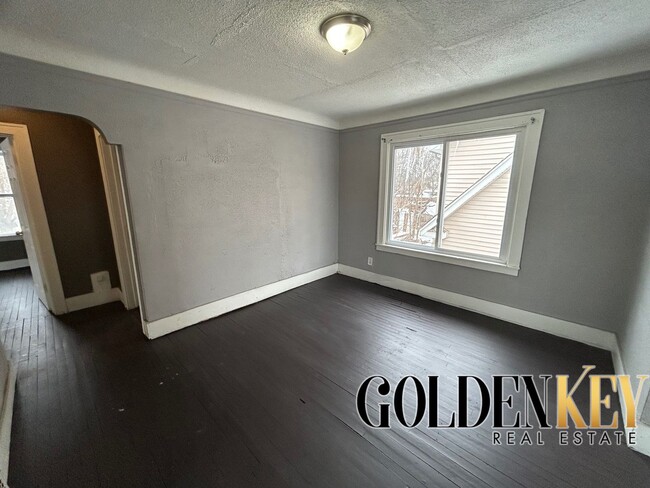 Photo - 6885 Mettetal St Unit Upper