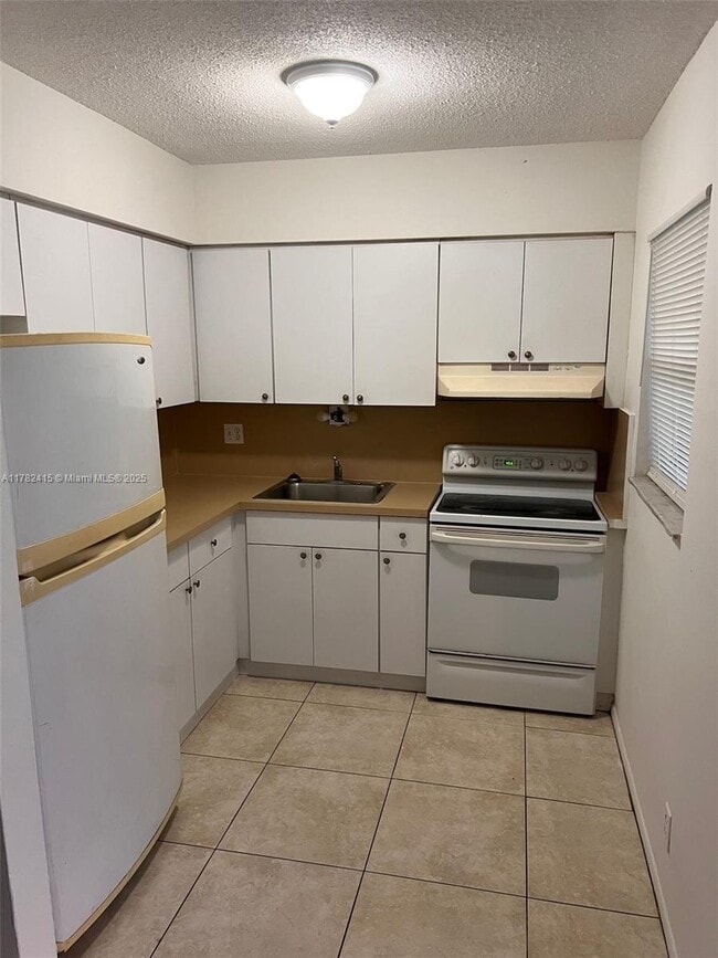 Photo - 220 NE 40th St Unit 2