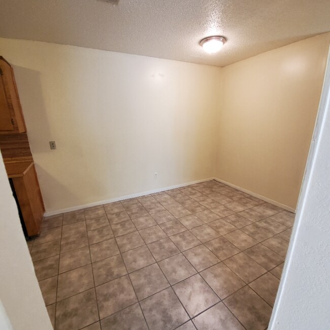 Photo - 102 E Truman Ave