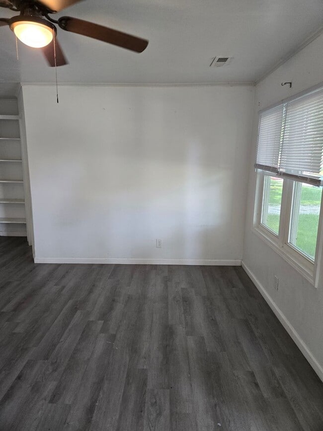 Photo - Spacious 4-Bedroom Home with Large Fenced Yard in a Quiet Neighborhood