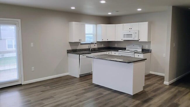 Photo - 210 Hoover Ln