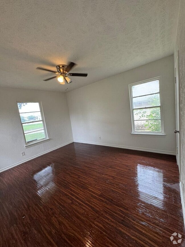 Building Photo - 2309 Meadow Ln Rental