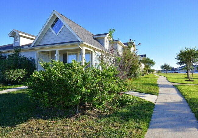 Photo - MOVE IN READY 3/2/2 WITH OPEN FLOOR PLAN. KITCHEN FEATURES OAK CABINETS, BLACK APPLICANCES AND BR...