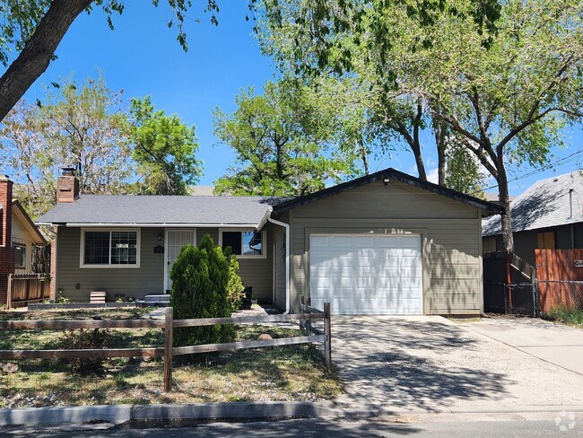 Building Photo - 3 Bedroom Home Centrally Located in Carson...