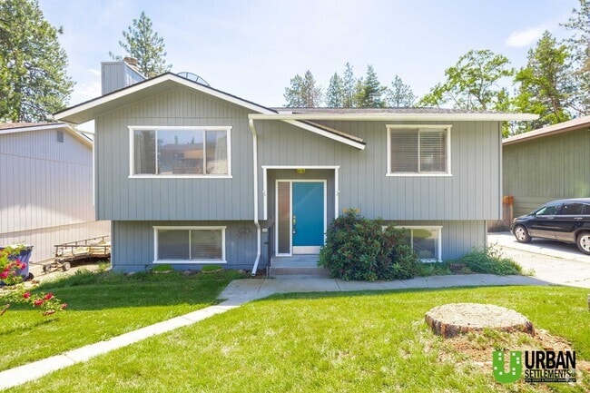 Building Photo - 4 bedroom 2 bath room house for rent in So...