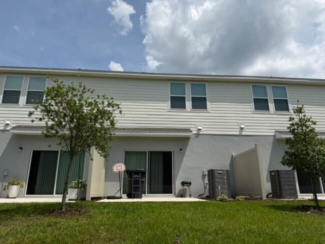 Photo - Modern 3 Bed / 2.5 Bath Townhome – Move-In Ready