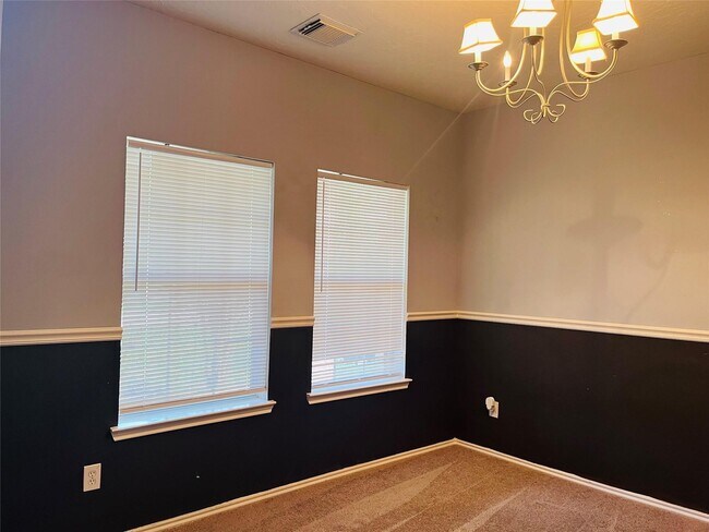 Photo - 2115 Vermillion Oak St