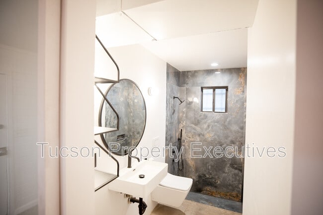 Photo - 419 E Lester St