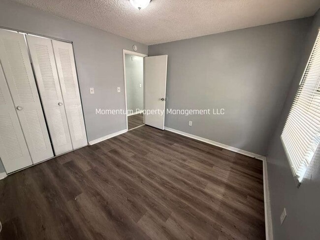 Photo - Beautifully Upgraded 2/1 AVAILABLE FOR IMMEDIAT MOVE IN!! Move In Before 5/20 and get June’s rent...