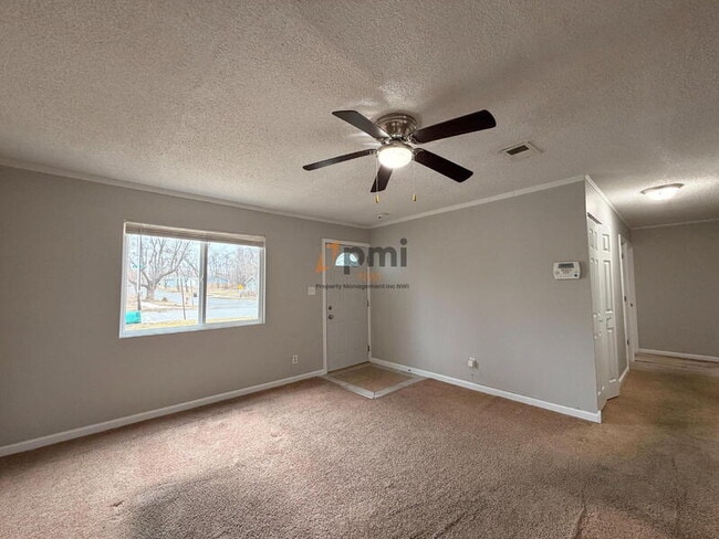 Photo - 5700 E 10th Ave