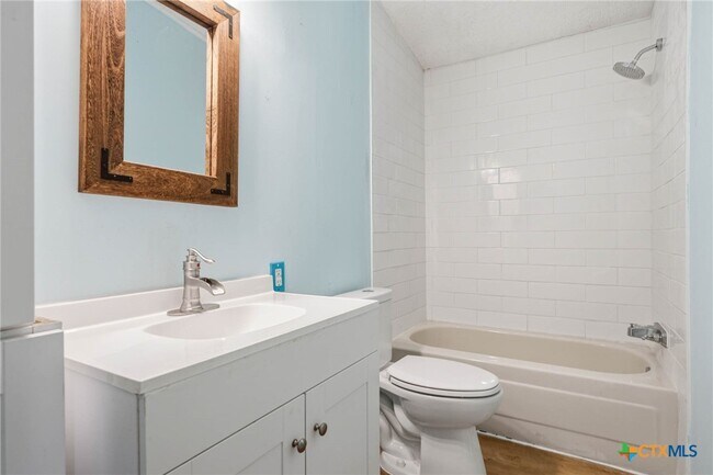 Photo - 3034 Barr Ln