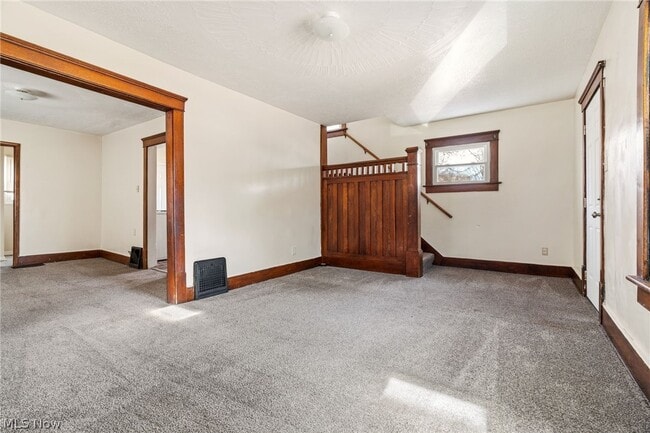 Photo - 488 Alexander St