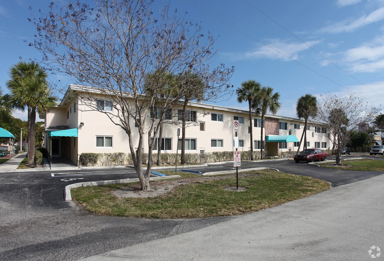 Boca Island East - Boca Island East Apartments