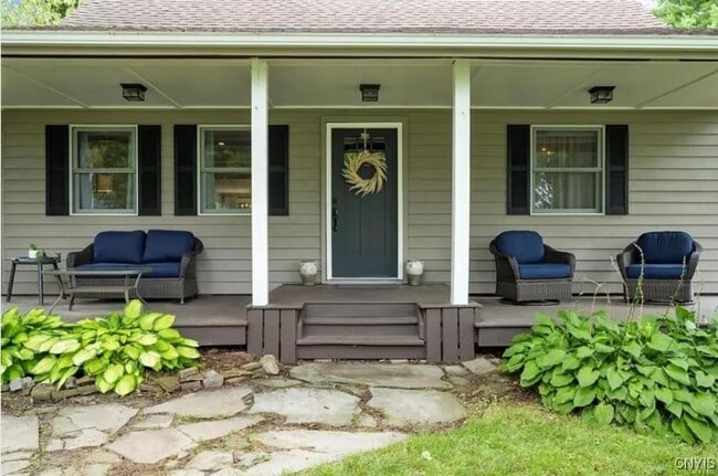 Photo - 2943 Lumbard Rd