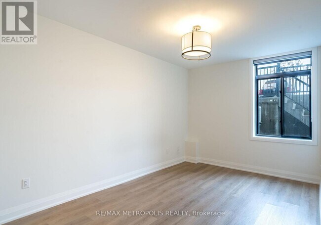 Photo - 3900 Savoy St