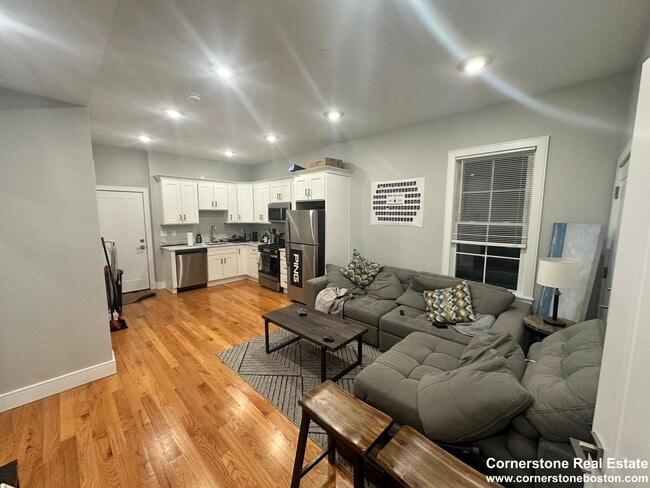 Building Photo - 1621 Tremont St Unit 2A