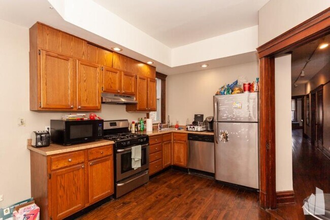Photo - 4 bedroom in Chicago IL 60613 Unit 2