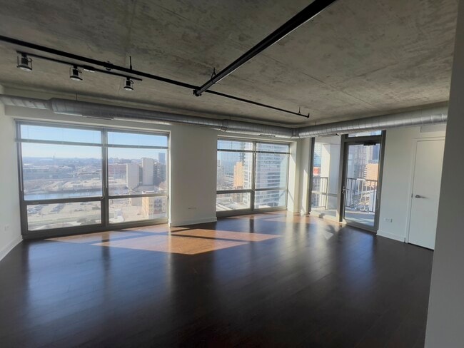 Photo - 111 W Polk St Condo