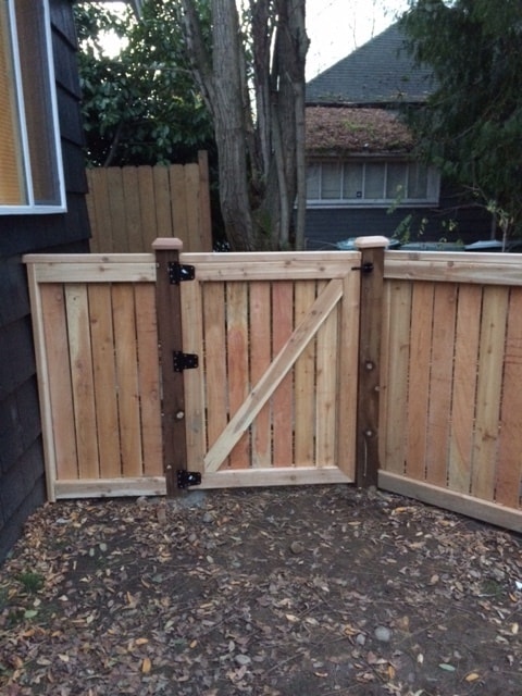 Building Photo - Great 2 BR/1 BA duplex unit available!