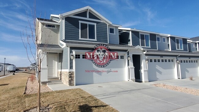 Great Newer 3 Bd 2.5 Bath Townhome - Great Newer 3 Bd 2.5 Bath Townhome