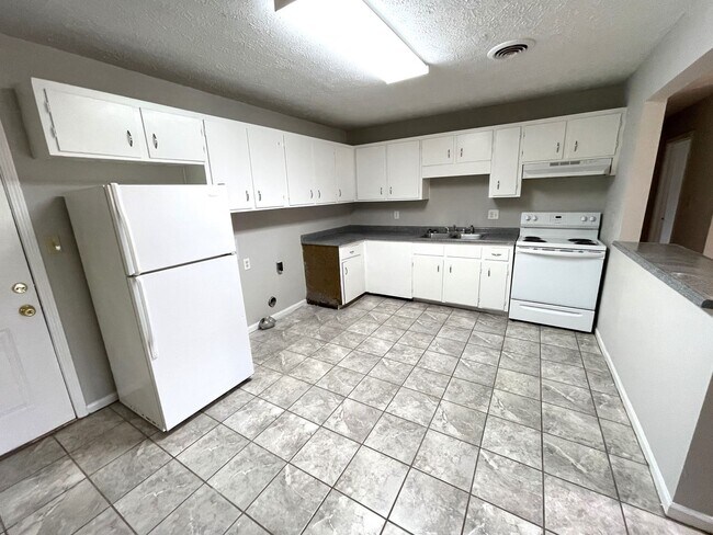 Photo - ESSEX CT - 110/112 Unit 112