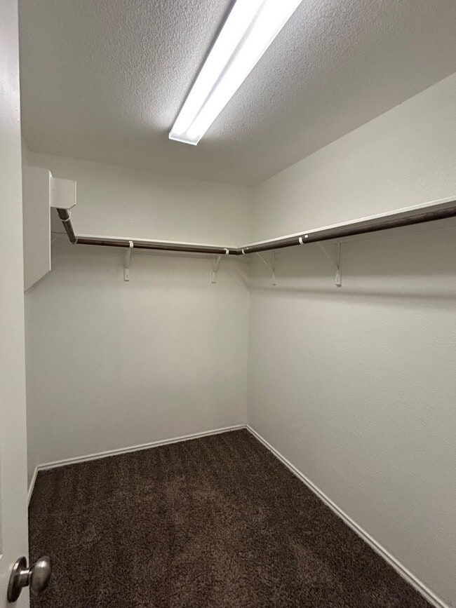 Newer Built 3 Bedroom Home - Newer Built 3 Bedroom Home