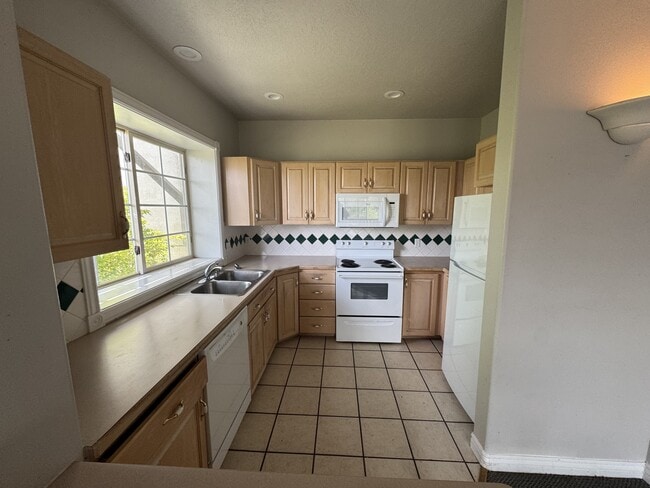 Photo - 340 Rainbow Ln