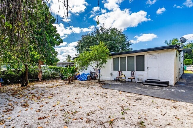 Building Photo - 1185 NW 118th St Unit 2 Rental