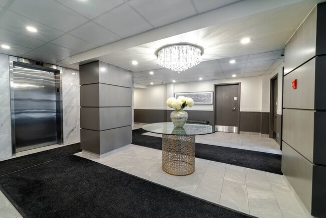 Building Photo - Regal Tower II