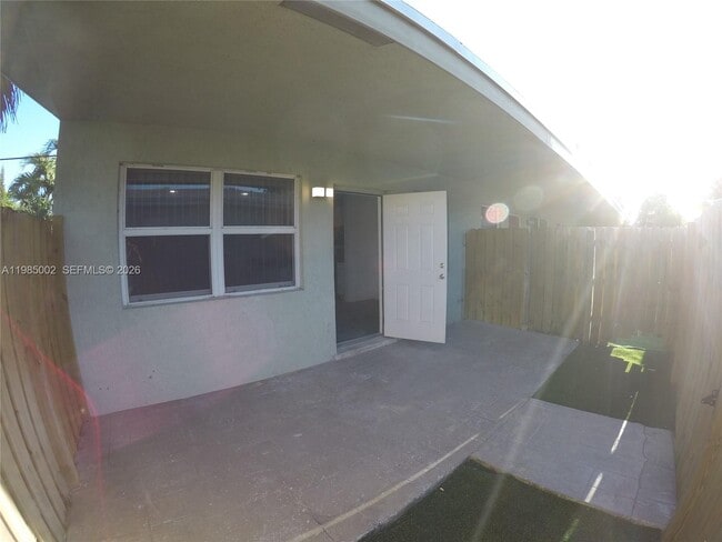 Building Photo - 1204 NE 5th Terrace Unit 1