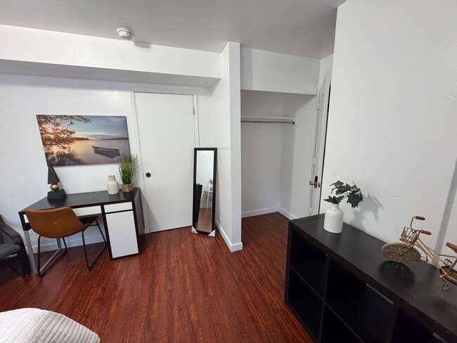 Photo - Spacious Private Furnished Room Downtown Salt Lake Amazing location Unit 8 - 8B