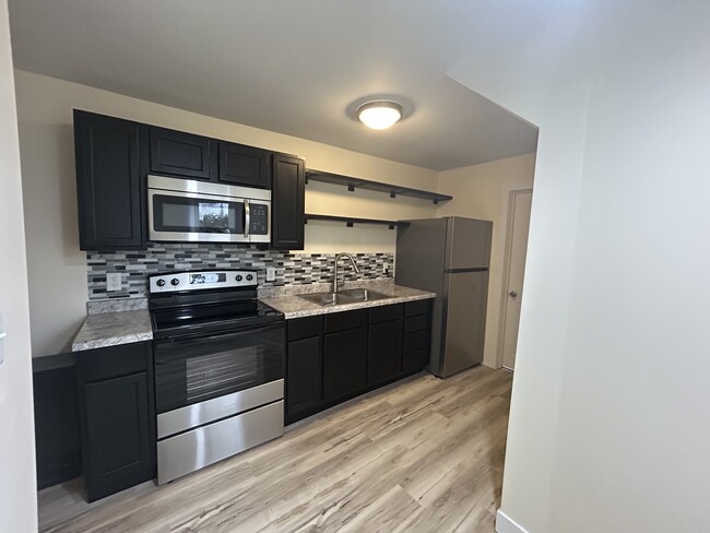 Newly renovated kitchen, all new appliances - 201 7th Ave Apartamentos Unidad 1