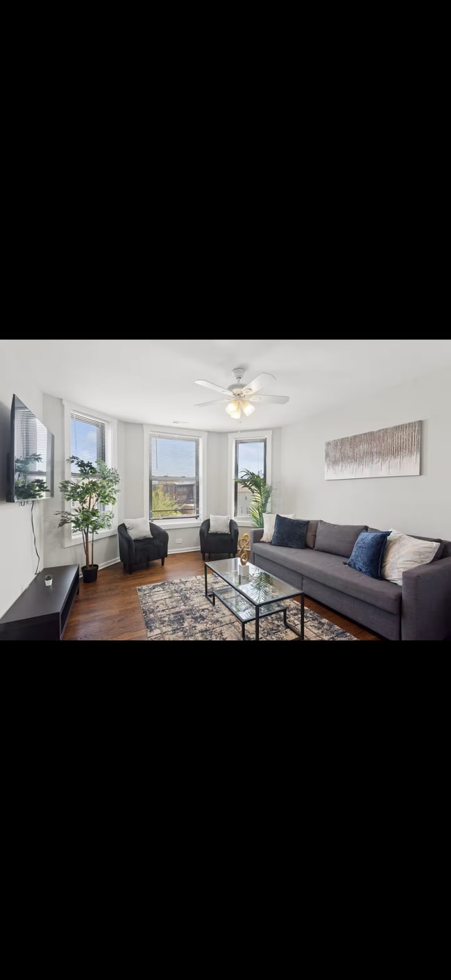 Photo - 1500 N Rockwell St Unidad 3 Rental