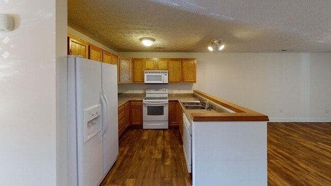 Photo - 7100 Country Club Dr