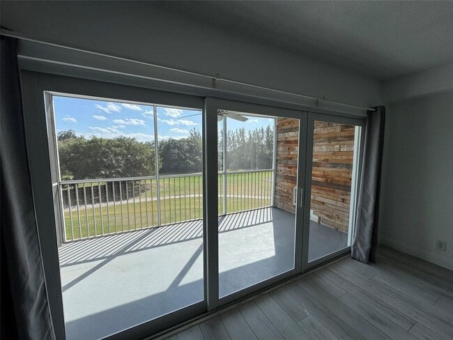 Photo - 3150 N Palm Aire Dr