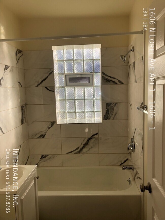 Photo - 1606 N Lorel Ave Unidad 1606 - 1