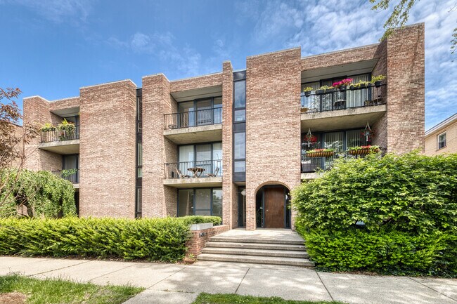 Building Photo - 5435 N Artesian Ave Unit 1E Rental