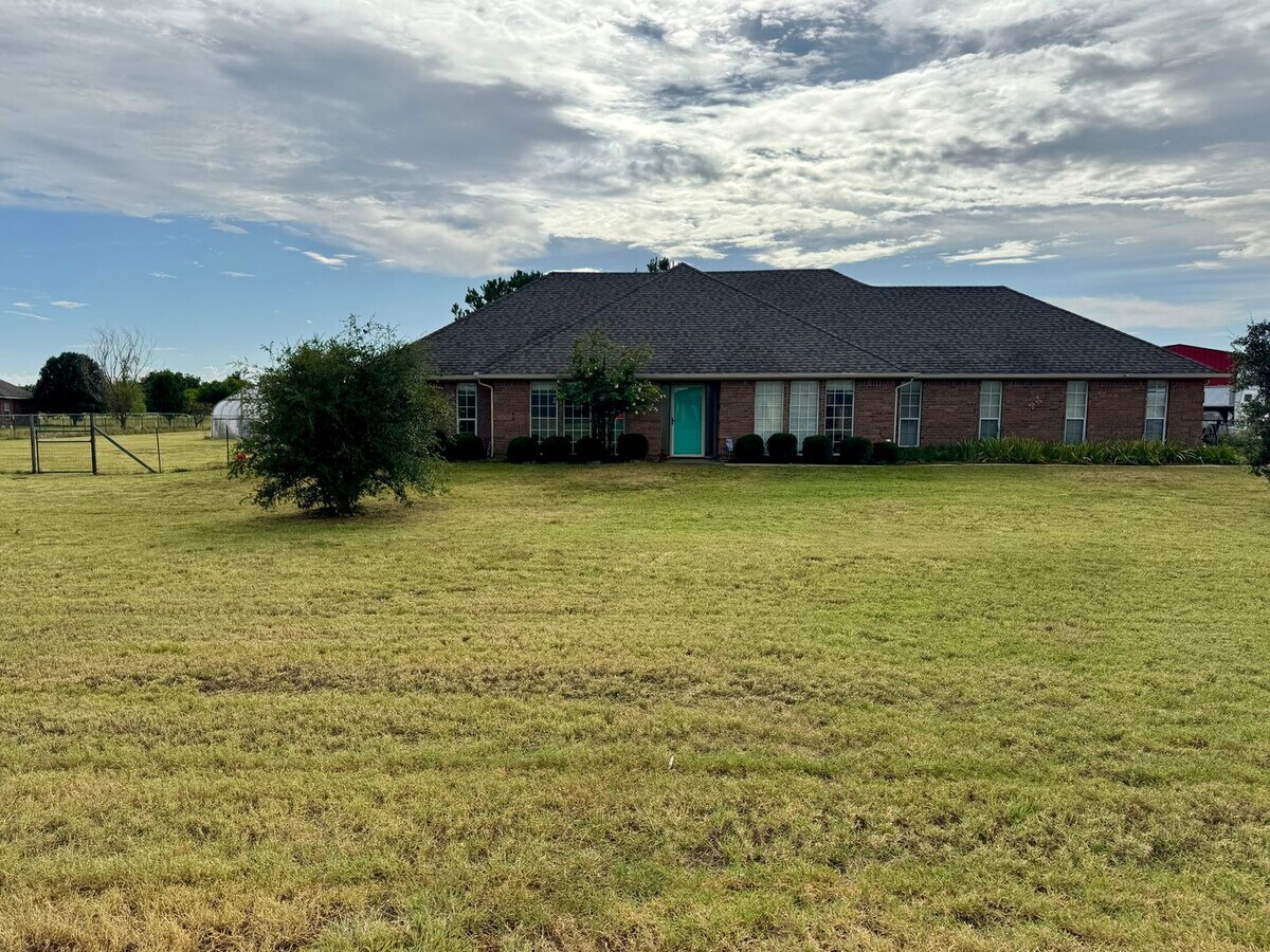 Photo - 169 Northwest Copperfield Drive